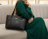 کیف بزرگ و جادار شیک دوشی و دستی مشکی سفید کرم قهوه ای صندوقی چرم زنانه ( 853 )