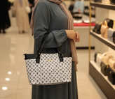 کیف بزرگ و جادار شیک دوشی و دستی مشکی سفید کرم قهوه ای صندوقی چرم زنانه ( 853 )