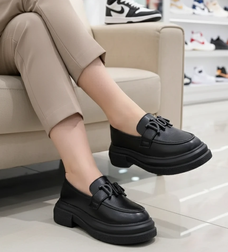 لوفر شیک مشکی دیور چرم راحتی و طبی کالج لژدار زنانه ( 939 )