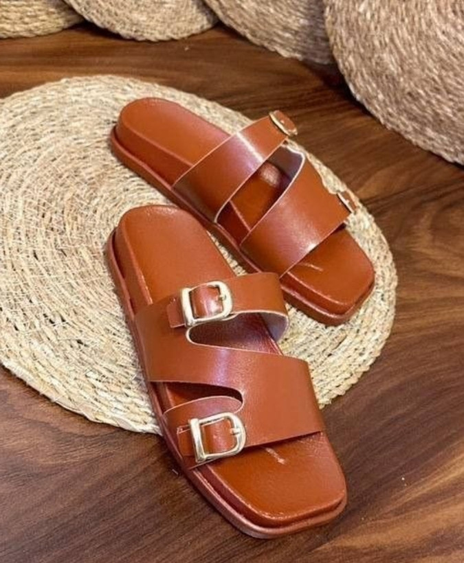صندل راحتی تخت مشکی و عسلی شیک چرم کفش تابستانی زنانه ( 981 )