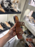 صندل تخت سگکدار شیک مشکی و عسلی چرم کفش تابستانی زنانه ( 996 )