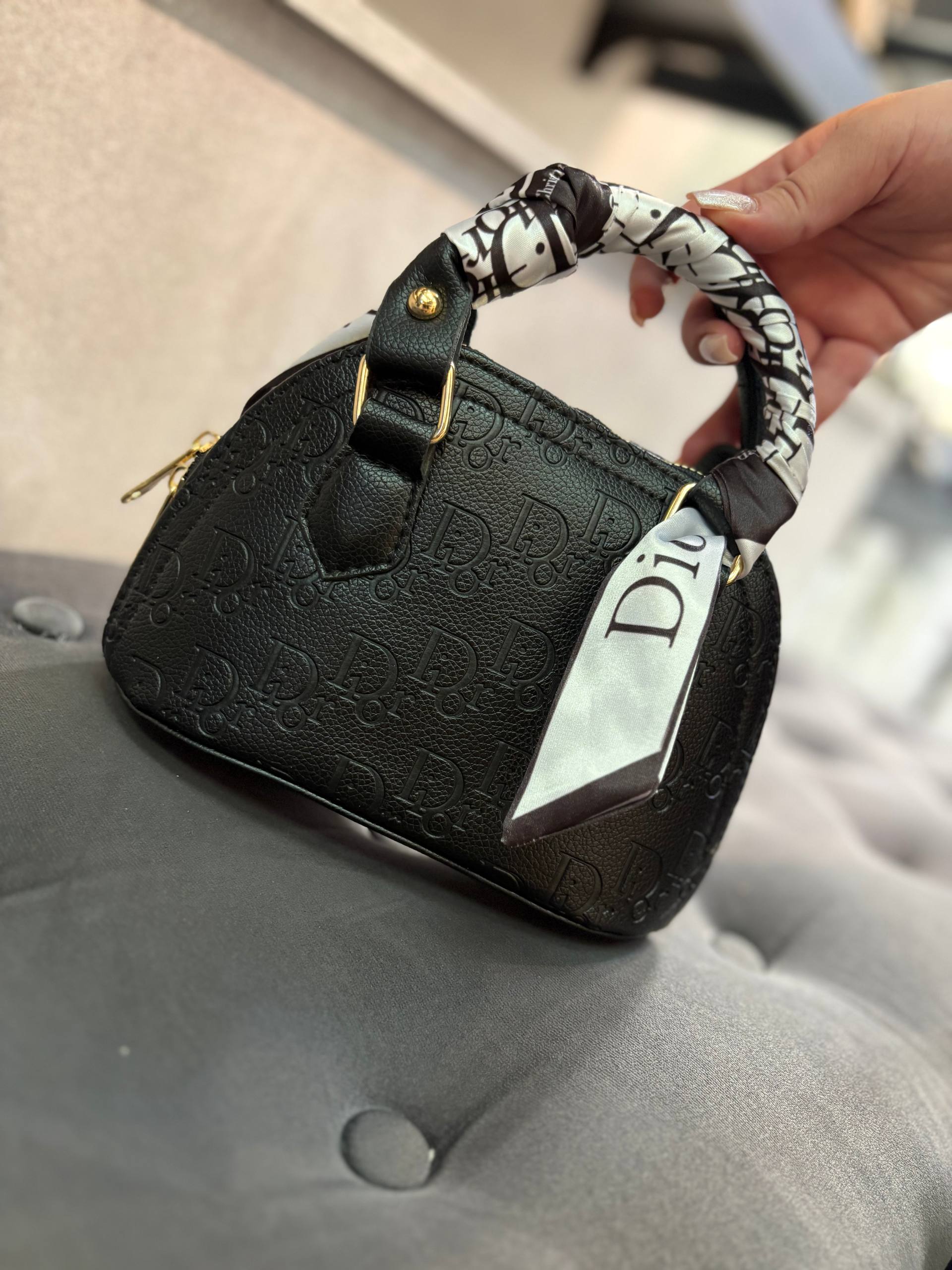کیف دوشی و دستی شیک و فانتزی چرم‌ مشکی دیور زنانه ( 643 )