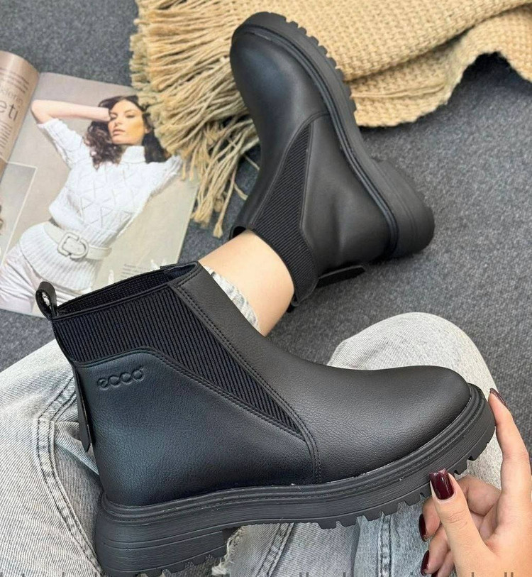 نیمبوت لژدار و ترند ECCO چرم مشکی کشی کفش پوتین اسپرت روزمره زنانه ( 953 )